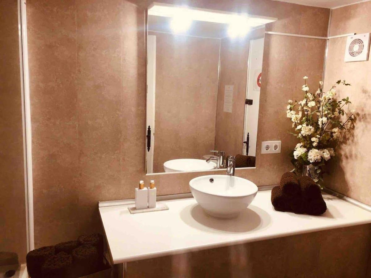 Lovely 2 Bed Apartment In อัลคาลาลี ภายนอก รูปภาพ