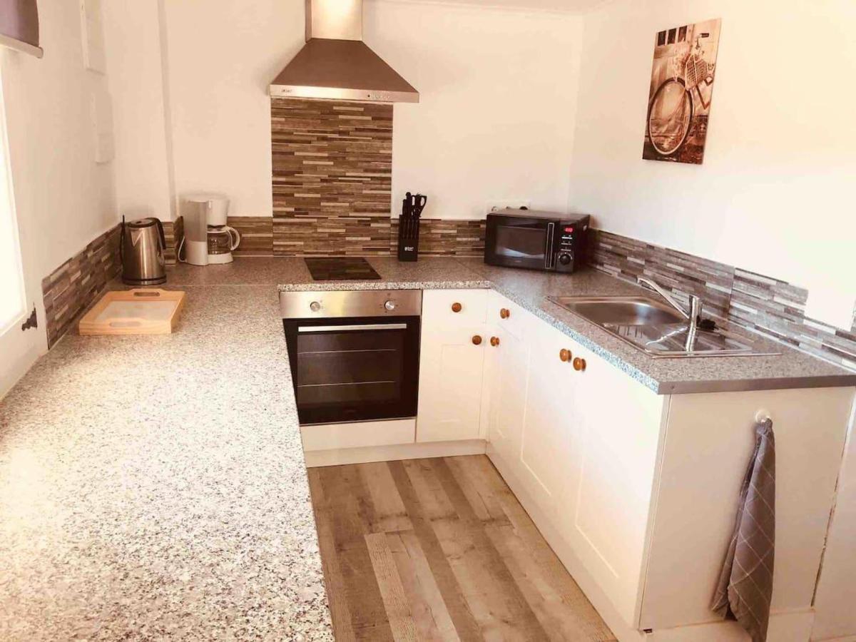 Lovely 2 Bed Apartment In อัลคาลาลี ภายนอก รูปภาพ