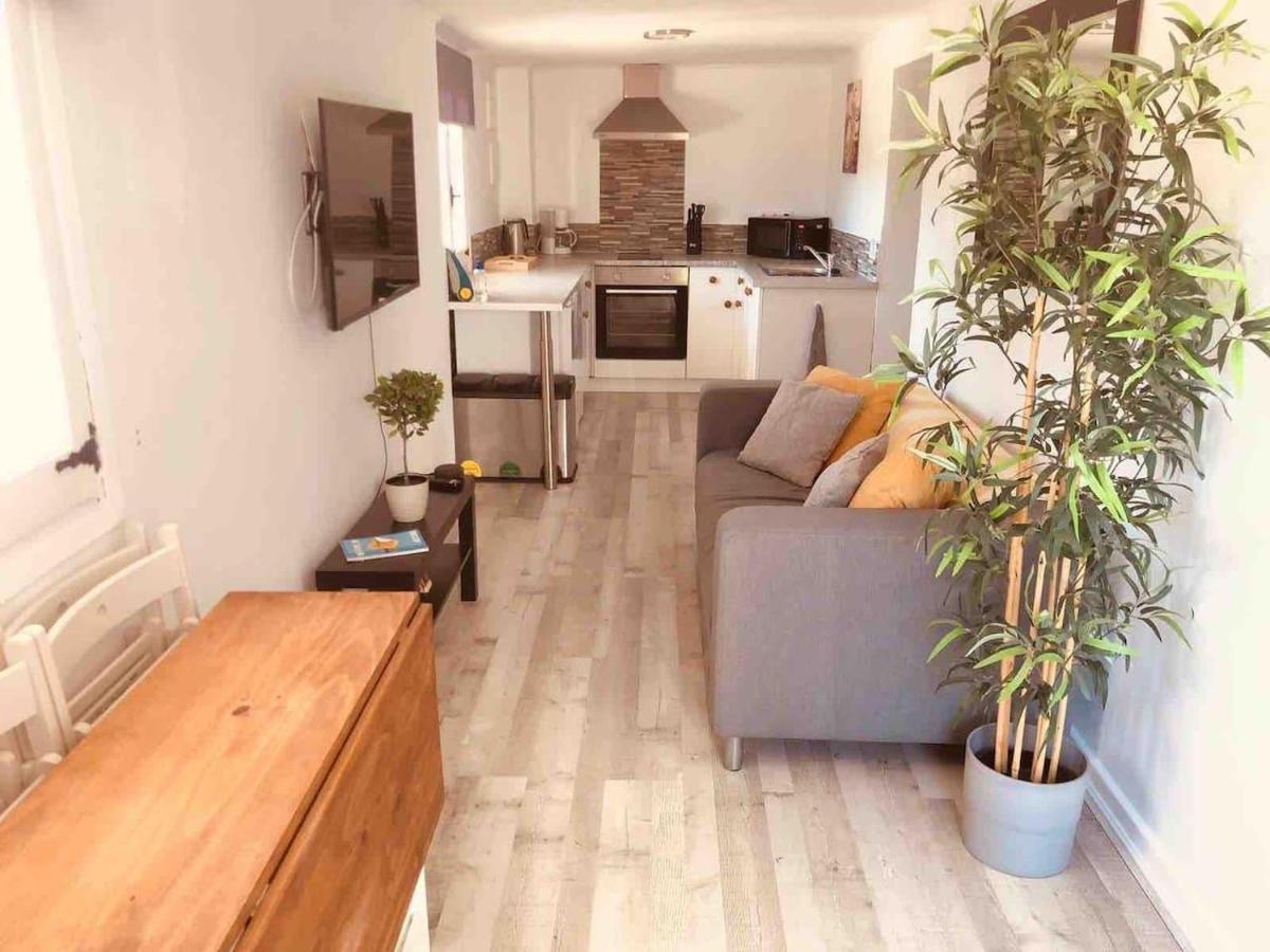 Lovely 2 Bed Apartment In อัลคาลาลี ภายนอก รูปภาพ