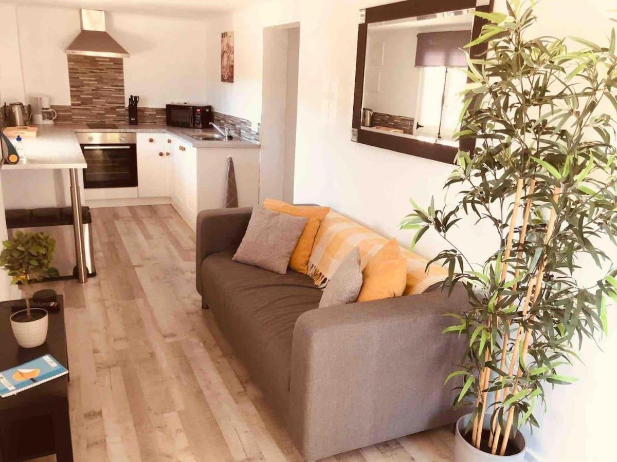 Lovely 2 Bed Apartment In อัลคาลาลี ภายนอก รูปภาพ
