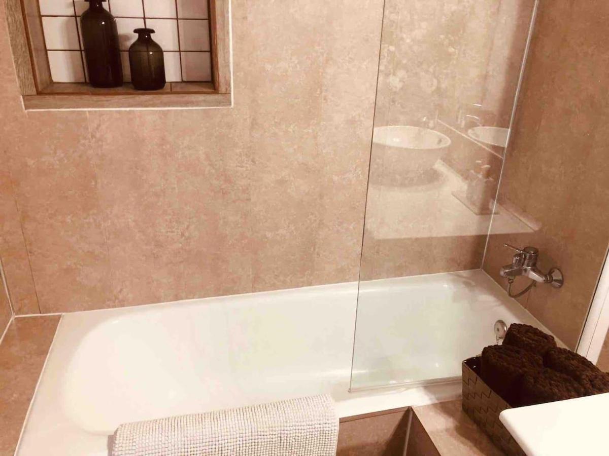 Lovely 2 Bed Apartment In อัลคาลาลี ภายนอก รูปภาพ